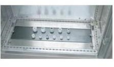 FLANGIA INGRESSO CAVI CIECA PER ARMADIO 19"